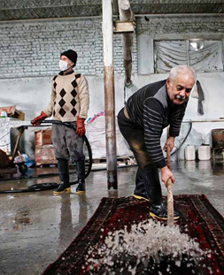 شستشوی سنتی قالی در قالیشویی کاشانی